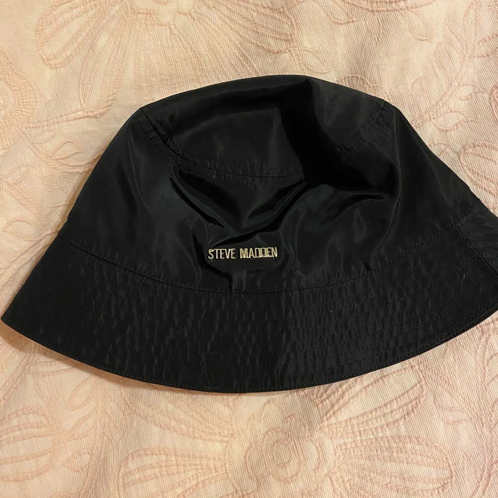 Steve Madden Black Quilted Bucket Hat
